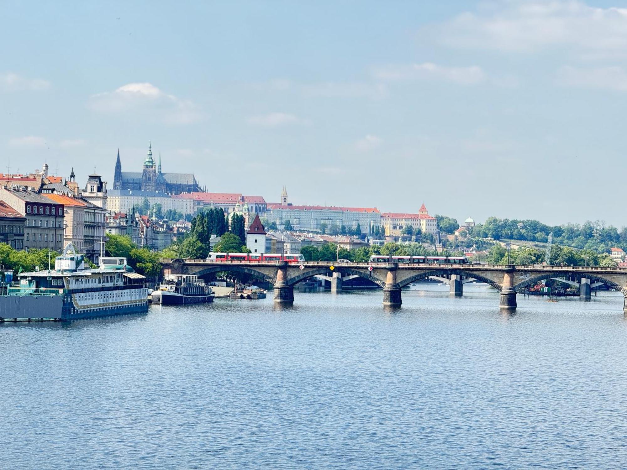 Free Parking - Cozy Near Vysehrad Railway Bridge Apartmán